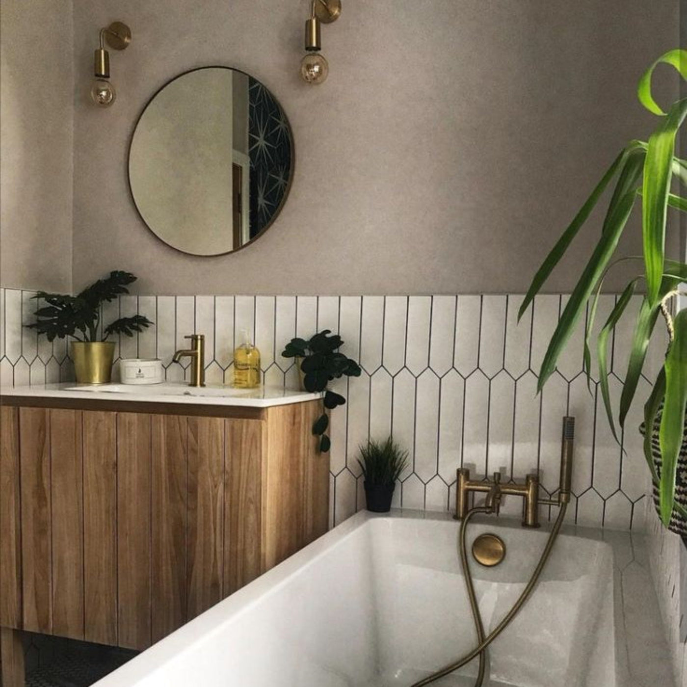 Bright and Timeless Bathroom Sanctuary